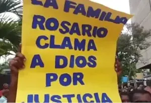 Familia Rosario reclama «la ruta de su dinero” en Superintendencia de Bancos