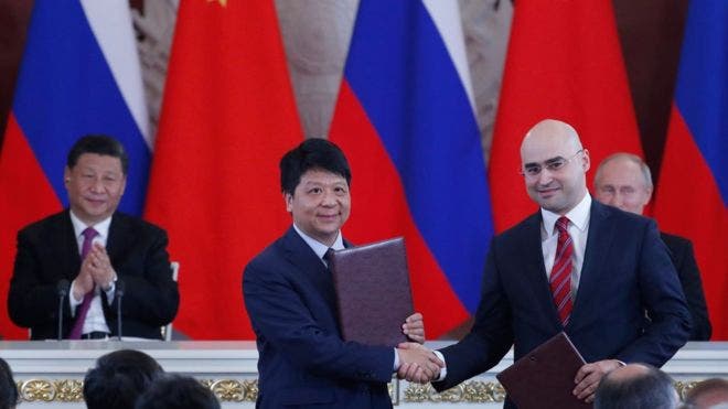 Huawei, en plena batalla con EE.UU, firma un acuerdo para desarrollar la tecnología 5G en Rusia