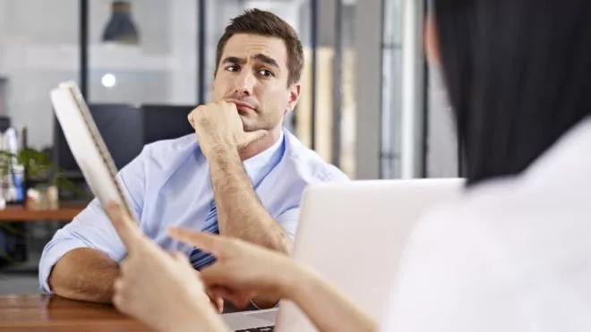 Cuál es la mejor forma de responder cuando en una entrevista de trabajo te preguntan cuál es tu mayor debilidad