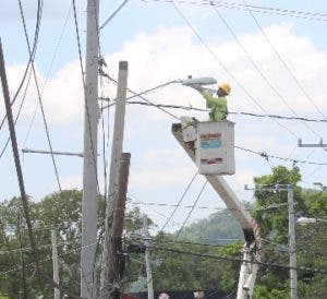 Servicio eléctrico será 24 horas en Loma de Cabrera