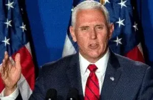 El vicepresidente de EEUU Mike Pence da negativo de COVID-19