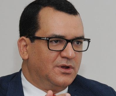 Román Jáquez presenta renuncia como presidente del TSE