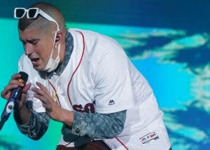 Bad Bunny con euforia sacude el Estadio Quisqueya