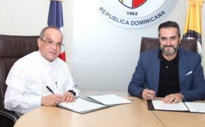 PUCMM y Lantica Media firman acuerdo colaboración