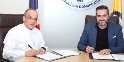 PUCMM y Lantica Media firman acuerdo colaboración