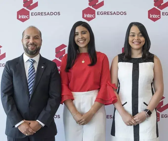 Therrestra entrega premio a la excelencia en el Intec