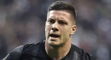 Detrás  de goles, Real Madrid  firma a Luka Jovic