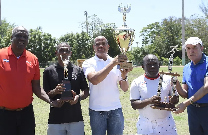 Atletas La Romana ganan en atletismo