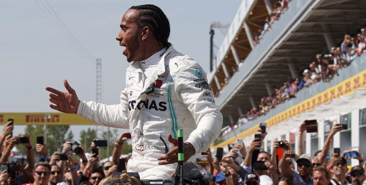 Hamilton triunfa tras grave error de Vettel