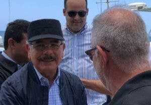 Danilo promete obras a residentes isla Saona