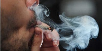Los fumadores eligen fumar   libre de humo
