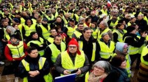 “Chalecos amarillos” lesionados en las protestas se manifiestan en París