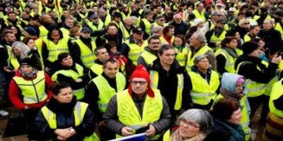 “Chalecos amarillos” lesionados en las protestas se manifiestan en París