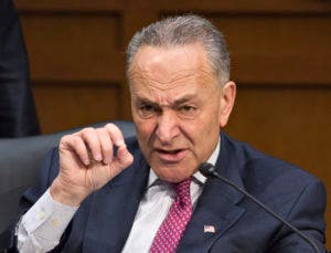 Schumer pide a gabinete destituir a Trump