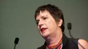 «Una noche fingí que estaba muerta y ahí acabó el abuso sexual»: Eve Ensler, autora de «Los monólogos de la vagina»