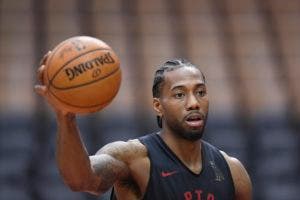 Kawhi Leonard demanda a Nike por derechos de su logotipo