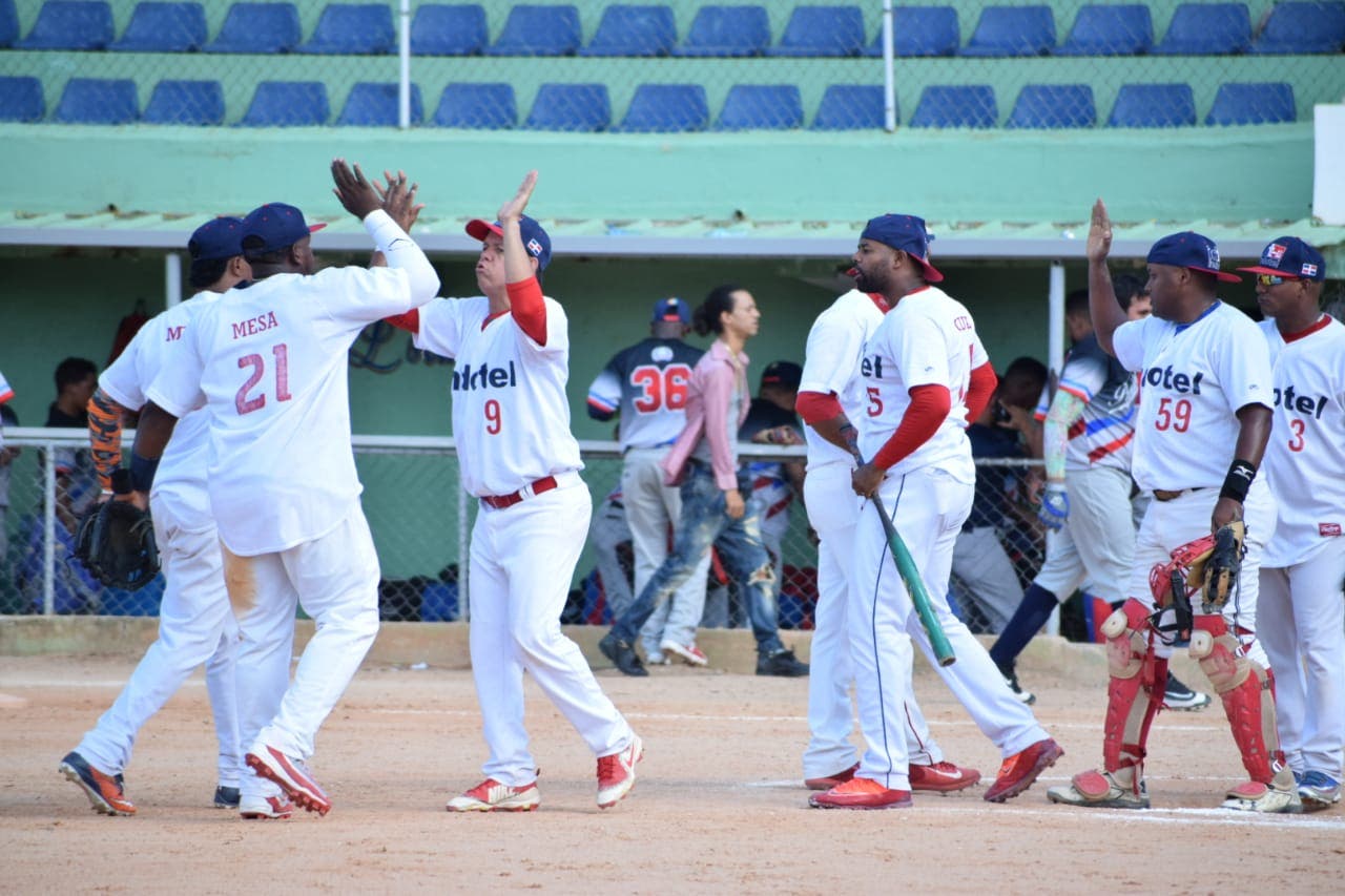 Banreservas e Indotel-1 en la final del torneo gubernamental de softbol