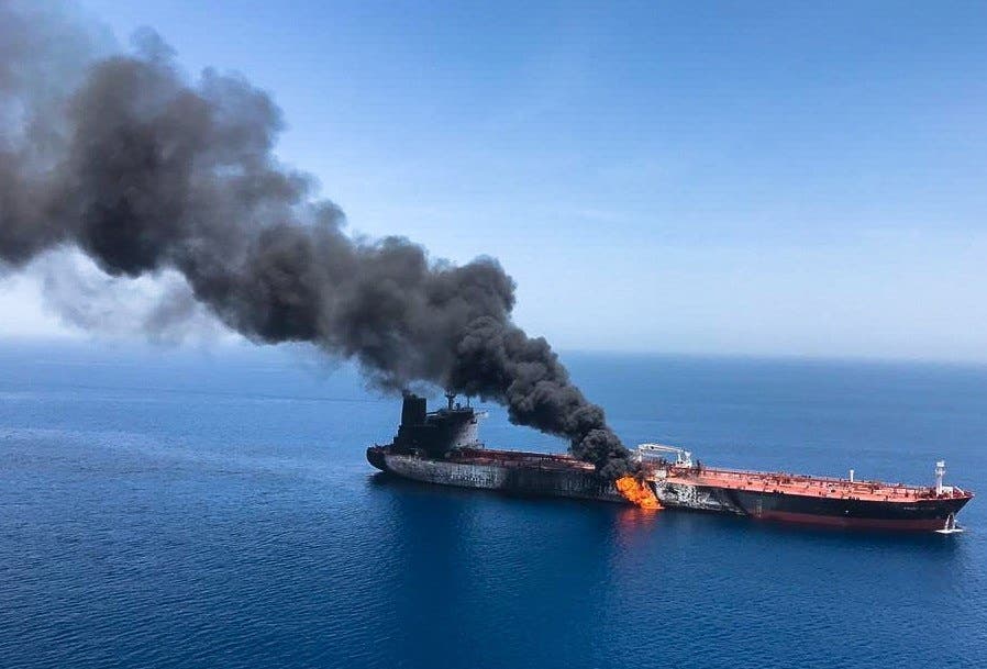 Atacan dos buques petroleros cerca del Estrecho de Ormuz
