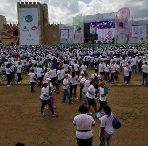 Miles de dominicanos dan «pasos de amor y solidaridad» en Caminantes por la Vida