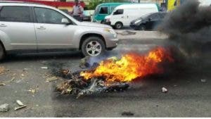 Moradores de Cancino Adentro protestan contra apagones