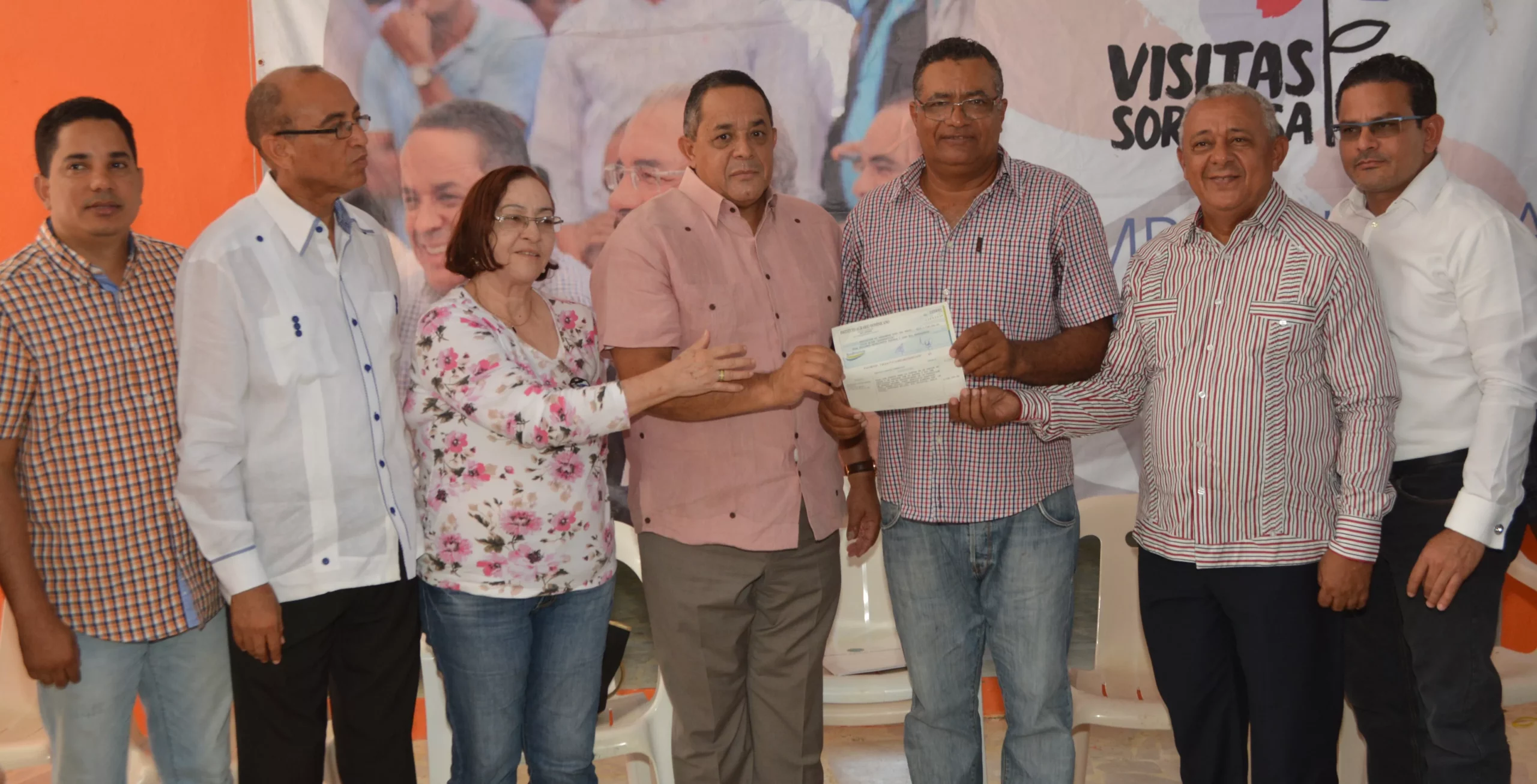 Gobierno entrega más de RD$3 millones a ganaderos de Montecristi