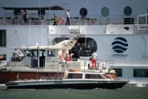 Un crucero choca con un barco turístico en Venecia sin dejar heridos graves