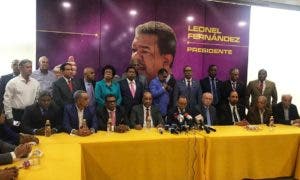 Equipo de Leonel Fernández advierte «campaña sucia» no empañará reputación del exmandatario