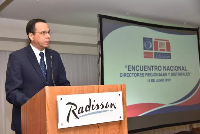 Ministro de Educación llama familias a 