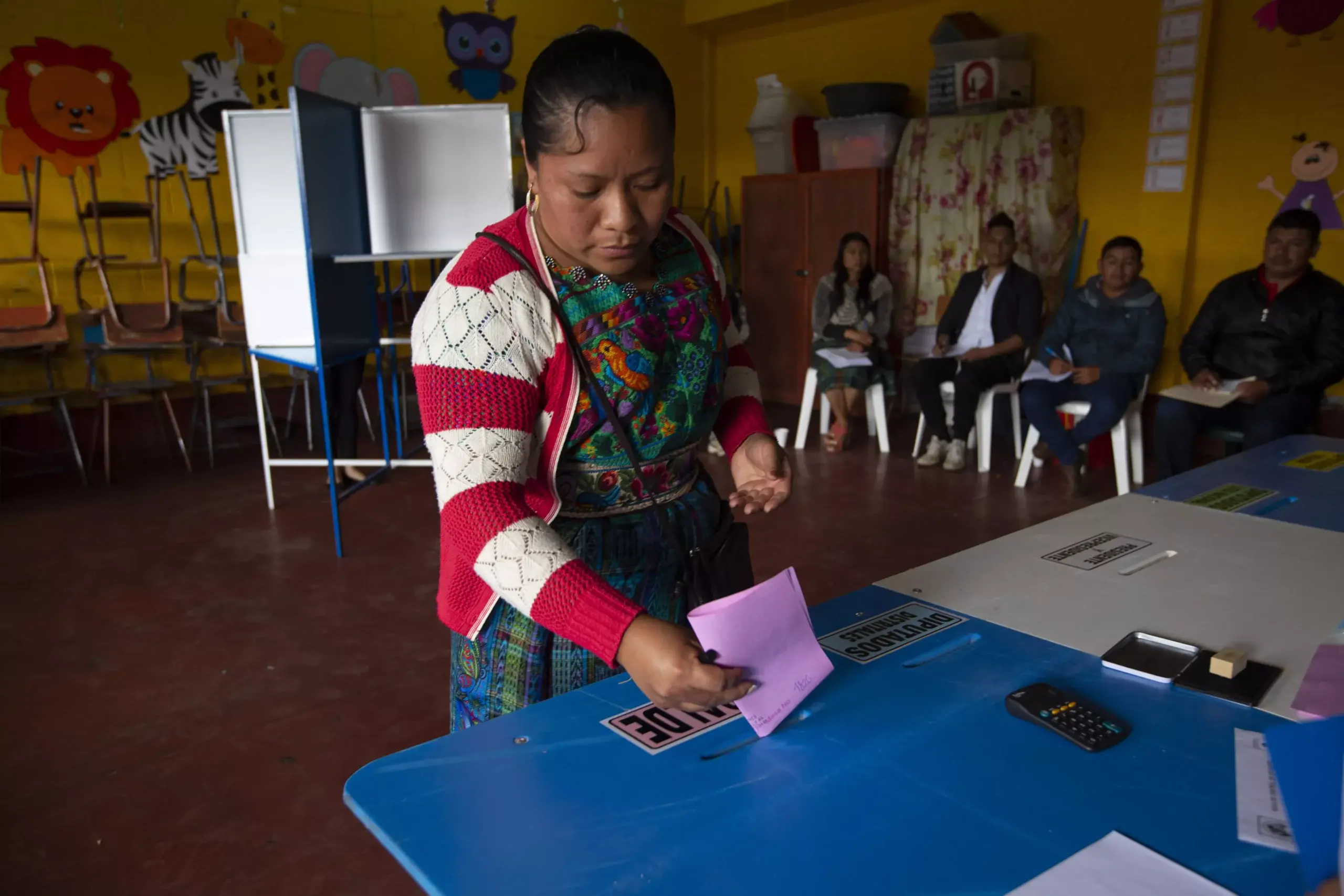 Guatemala acude a las urnas para elegir a su próximo presidente