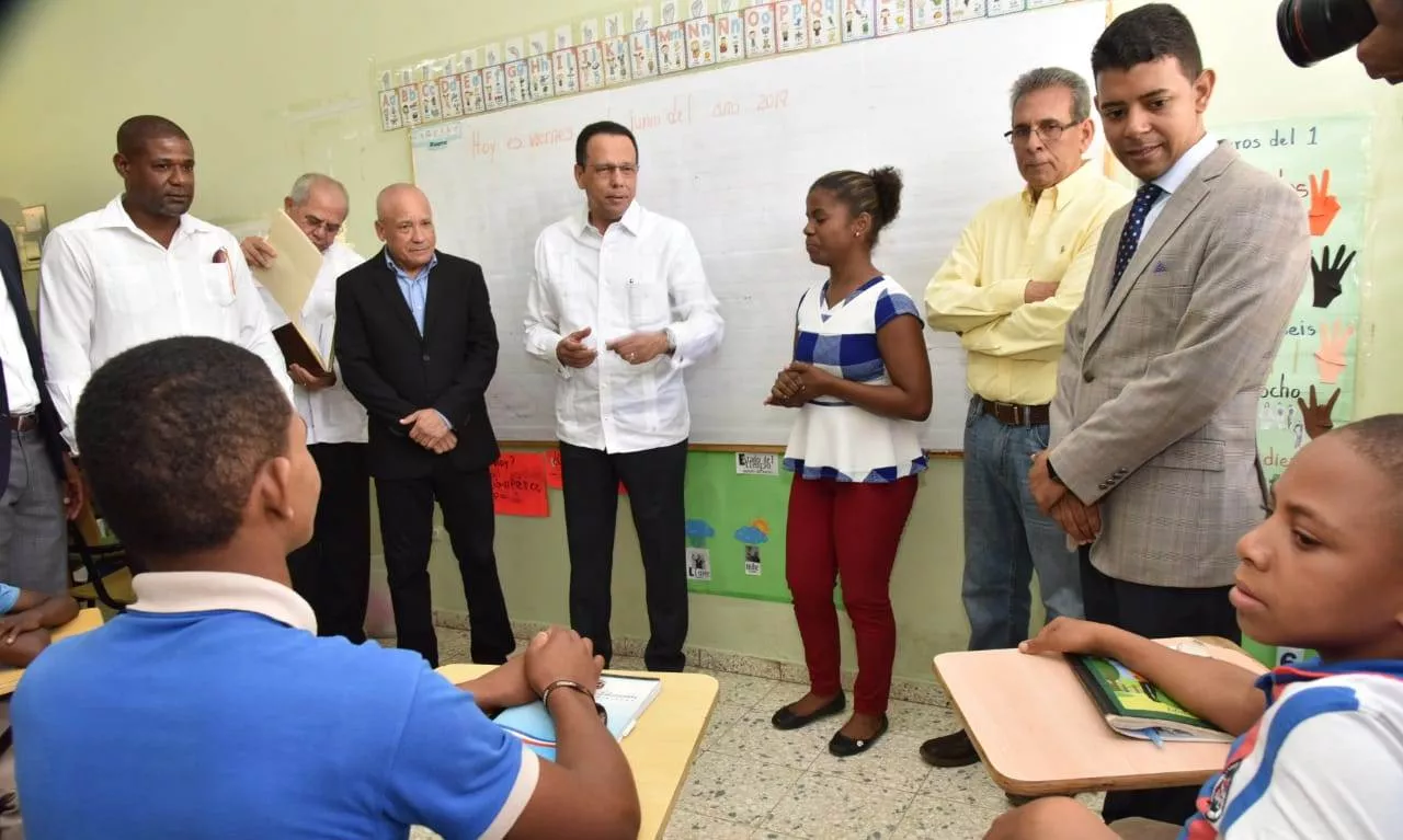 Peña Mirabal llama a recuperar el sentido humano en la educación