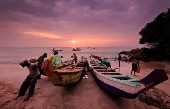 Armada detiene 14 pescadores haitianos y se incauta tres yolas en costa de Manzanillo