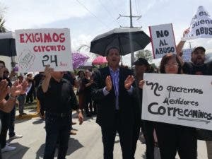 Moradores de residenciales en San Isidro protestan en demanda energía  24 horas