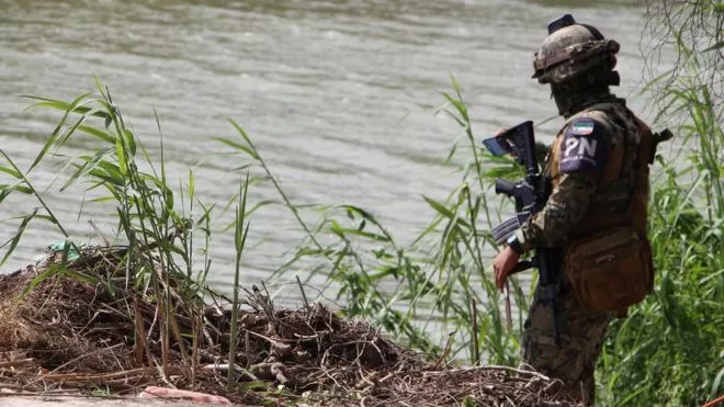 Óscar Martínez y su hija de 23 meses cuya foto ahogados en la frontera entre México y EE.UU. ha causado conmoción