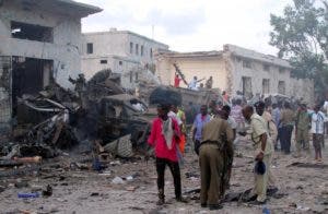 Aumentan a 26 los muertos en atentado de Al Shabab contra un hotel en Somalia