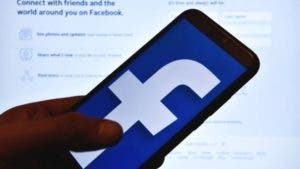 Facebook prohíbe el contenido que apoya a los talibanes