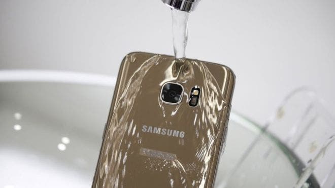 La demanda contra Samsung por sus celulares resistentes al agua (que no lo son tanto)
