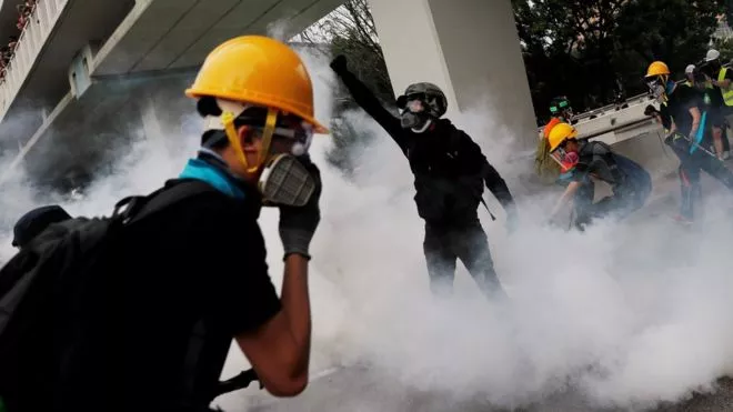 Hong Kong vuelve a protestar a pesar de la prohibición policial