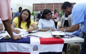 La jornada de firmas no presentó incidentes ayer. Elieser Tapia