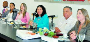 Delegación del Unfpa en el Almuerzo Semanal Grupo de Comunicaciones Corripio. C. Fernández