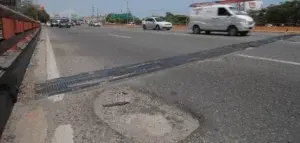 Puente Juan Bosch presenta deterioro