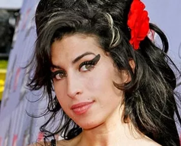 Winehouse fue recordada a 8 años de muerta