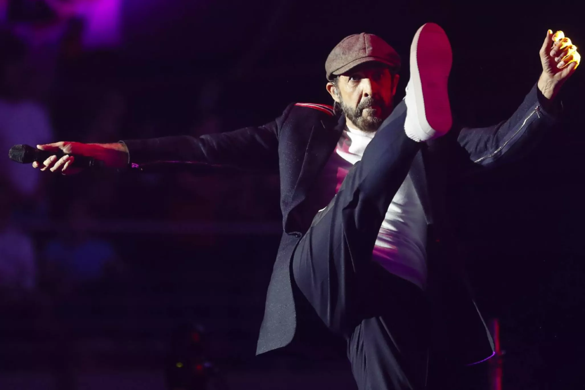 Juan Luis Guerra refresca Madrid con un baile continuo