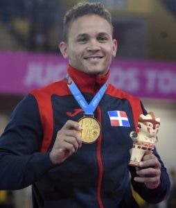 Audrys Nin,   orgulloso con  su  medalla de oro.  Manuel Jiménez