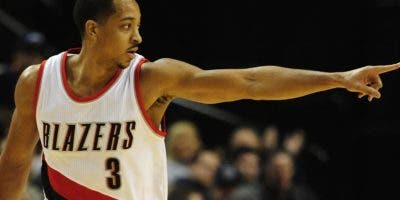 El escolta CJ  McCollum firma extensión con  Blazers por 100 millones dólares