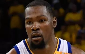 Golden State pone en retiro camiseta 35 de Kevin Durant