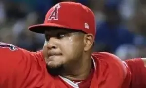 Cardenales reclaman al zurdo dominicano Adalberto Mejía