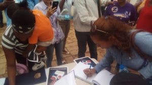 Inicia firma de libro frente al Congreso en rechazo a reforma constitucional