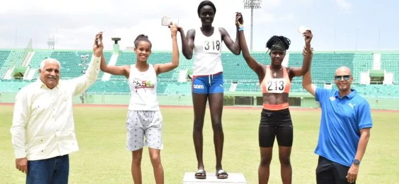 Lirnagi Tejada, Ronal Núñez, Franquelo Pérez y Melody María ganan oro en Clásico de Atletismo