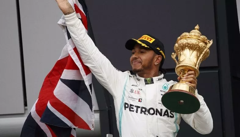 Lewis Hamilton gana Gran Premio de Gran Bretaña