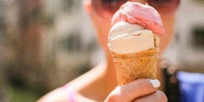 La joven que lamió el helado y lo devolvió a la estantería en un video viral se enfrenta a hasta 20 años de cárcel